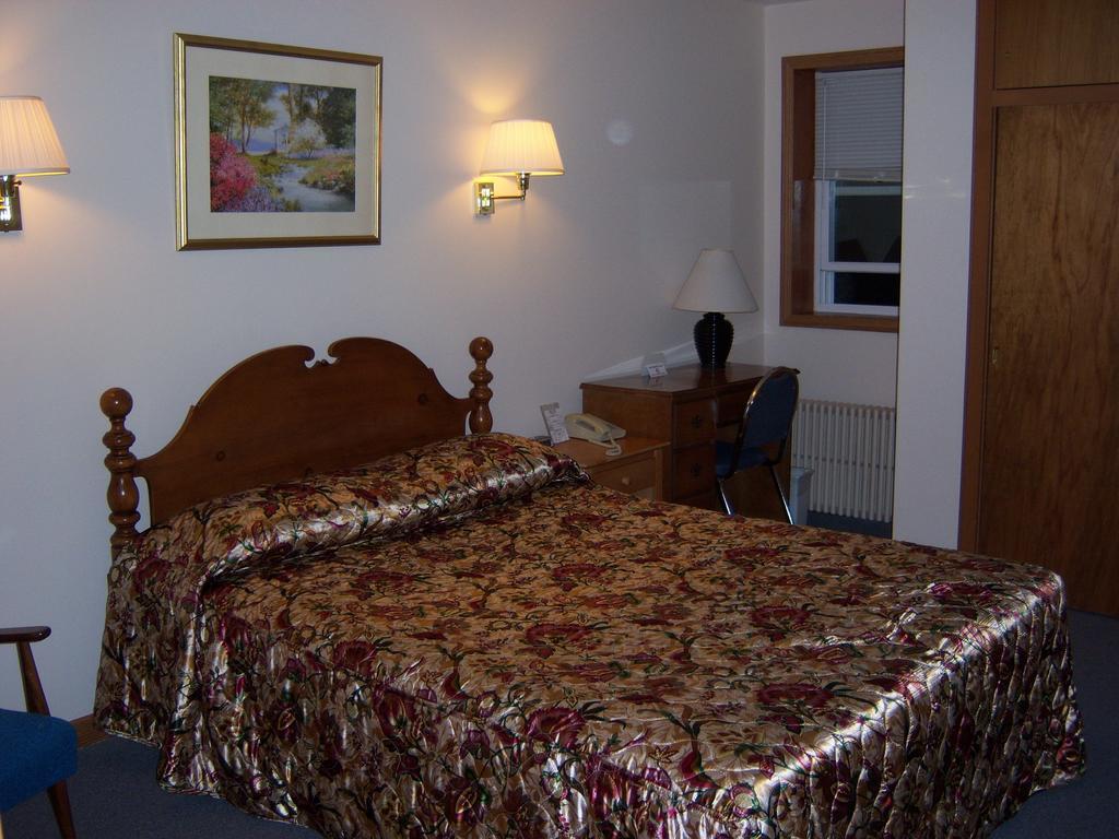 Travelers Inn Motel Eagle River Δωμάτιο φωτογραφία