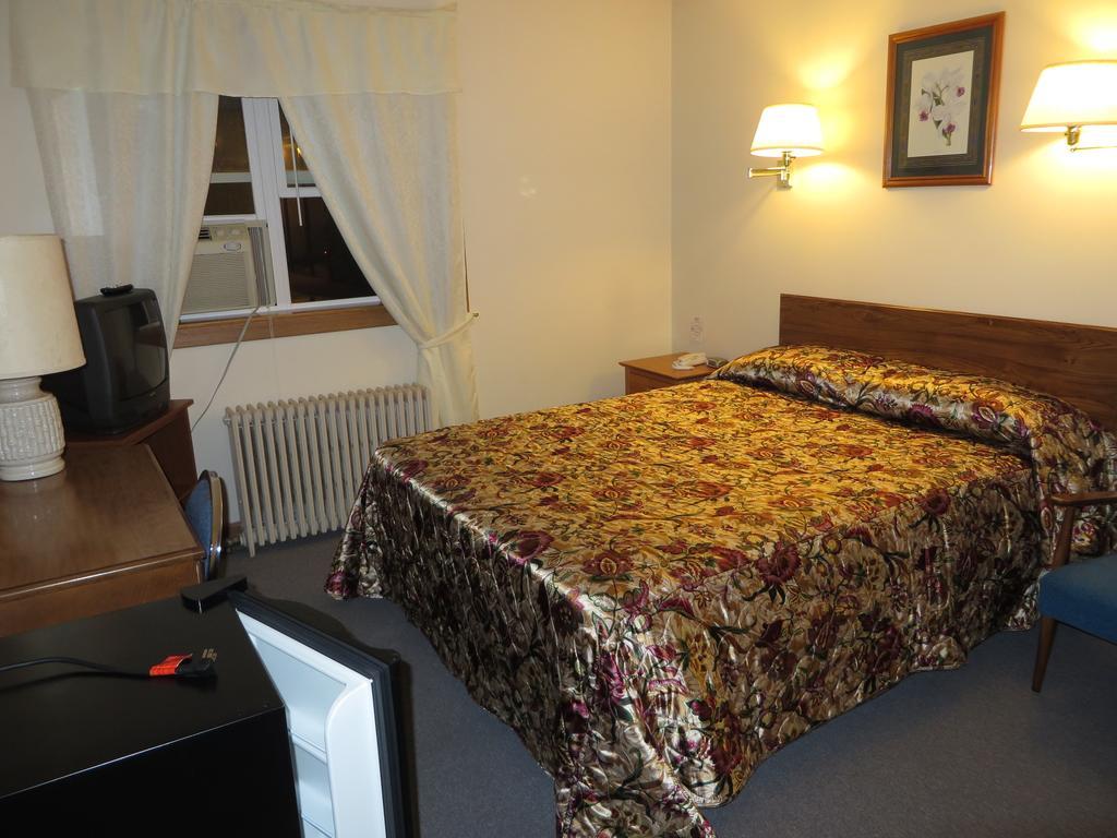 Travelers Inn Motel Eagle River Δωμάτιο φωτογραφία