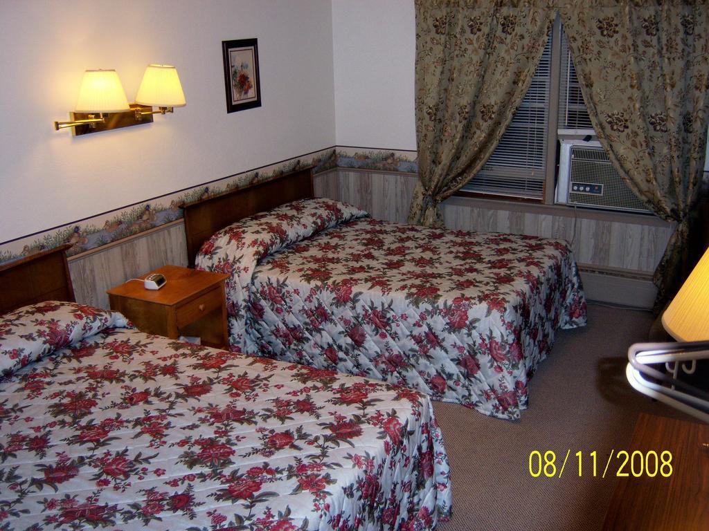 Travelers Inn Motel Eagle River Δωμάτιο φωτογραφία