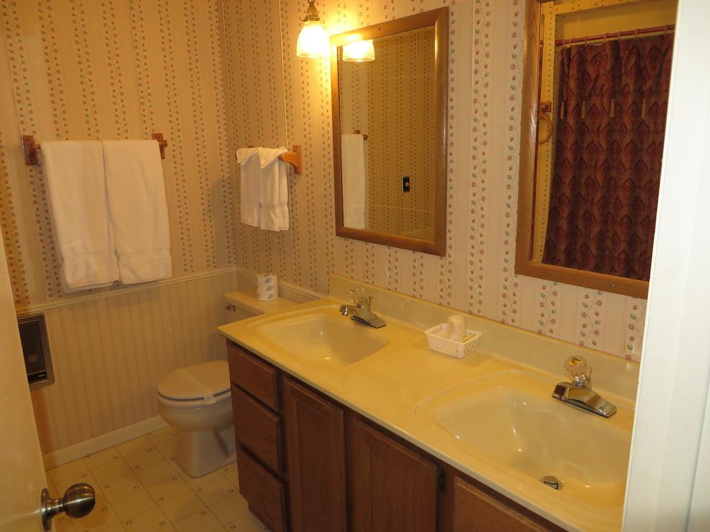Travelers Inn Motel Eagle River Δωμάτιο φωτογραφία