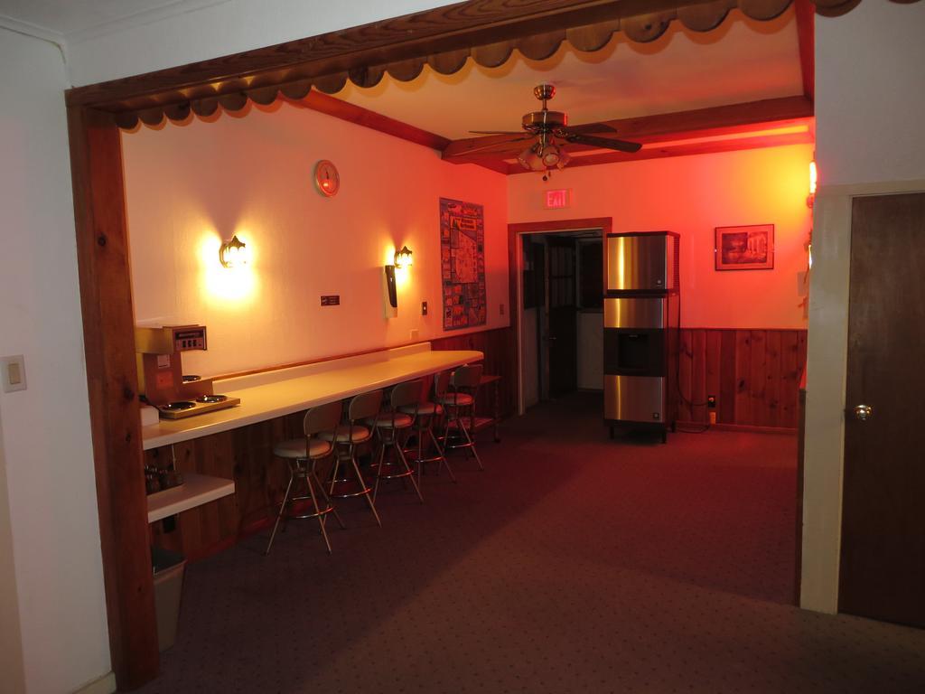 Travelers Inn Motel Eagle River Εξωτερικό φωτογραφία